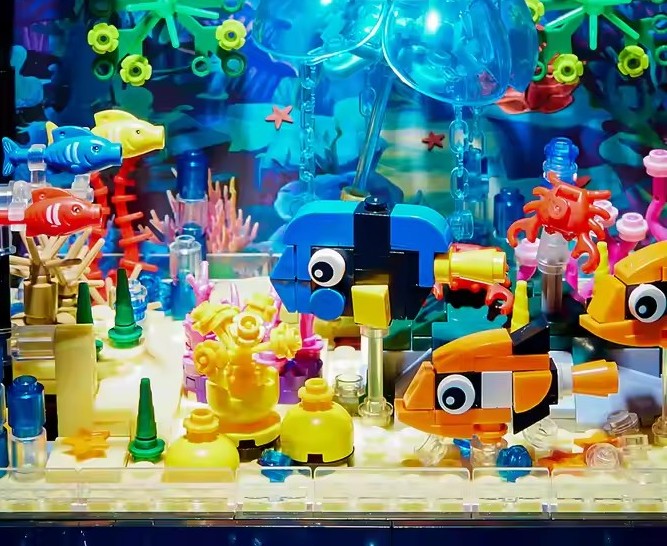 725 PCS Aquarium Building Block Toys Ocean Jellyfish Fish Building Brick Set with Light - Image 2